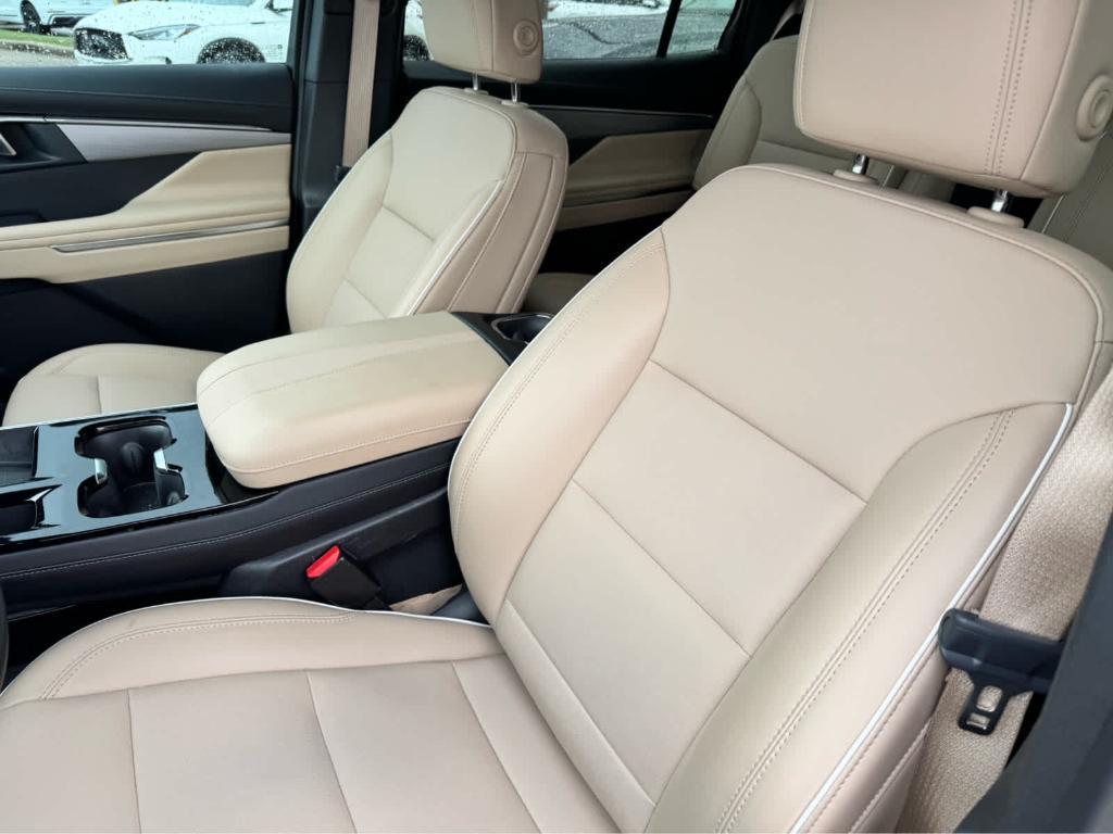 used 2025 Buick Enclave car, priced at $38,999