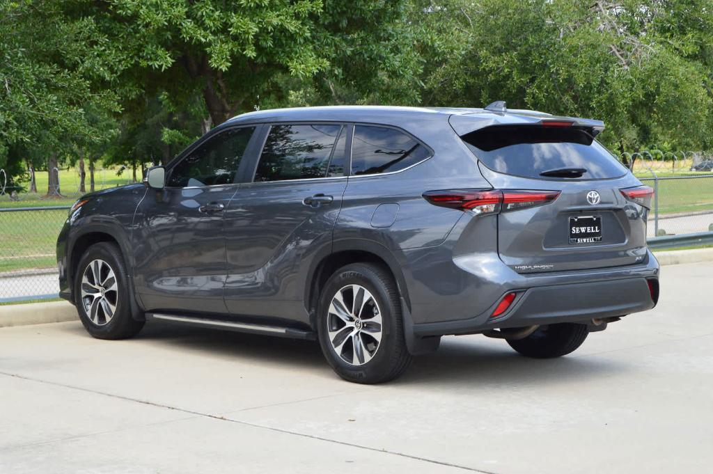 used 2024 Toyota Highlander car, priced at $38,397