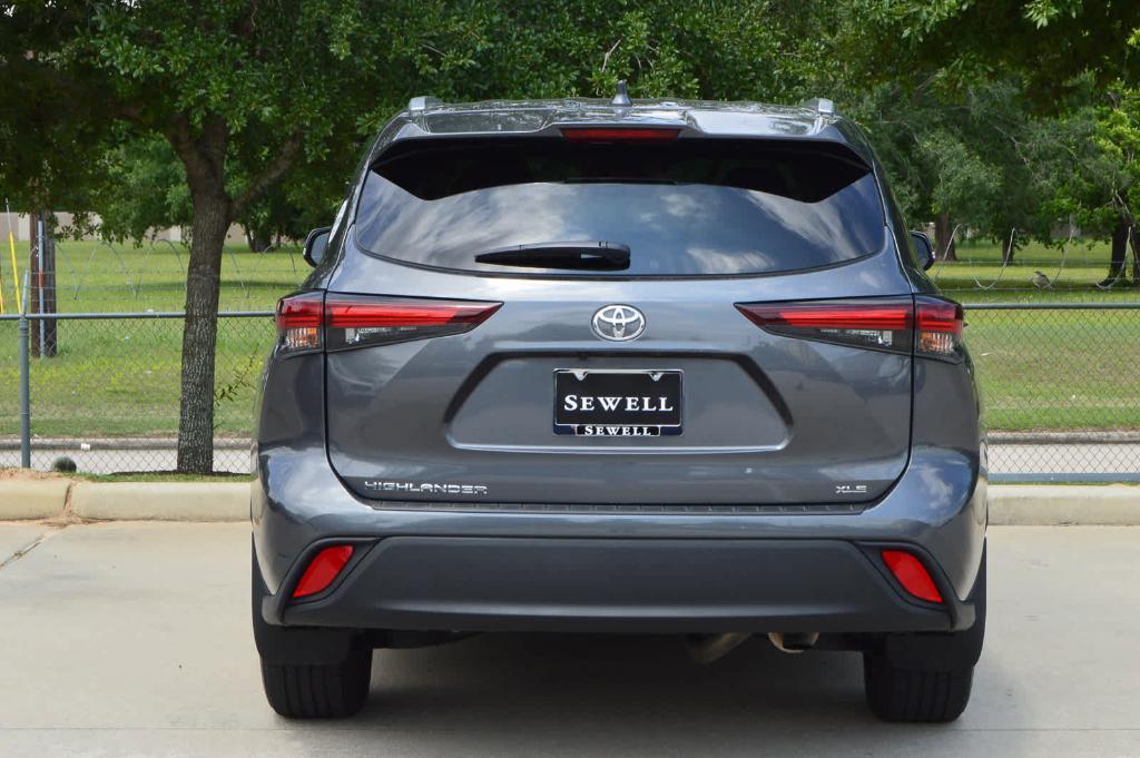 used 2024 Toyota Highlander car, priced at $38,397