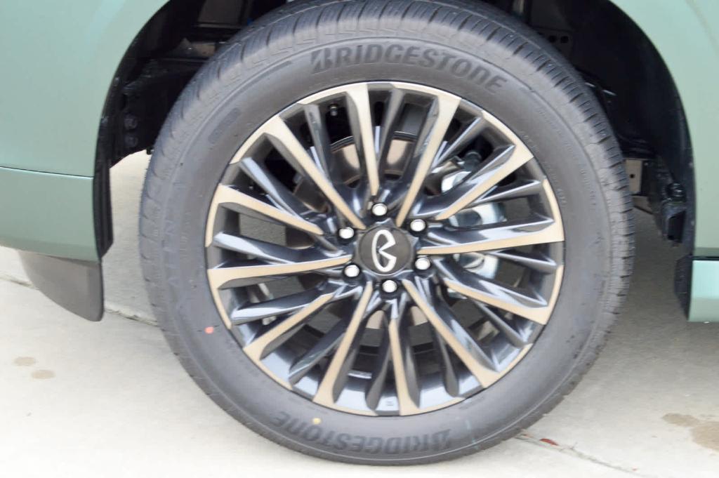 new 2025 INFINITI QX80 car, priced at $123,585