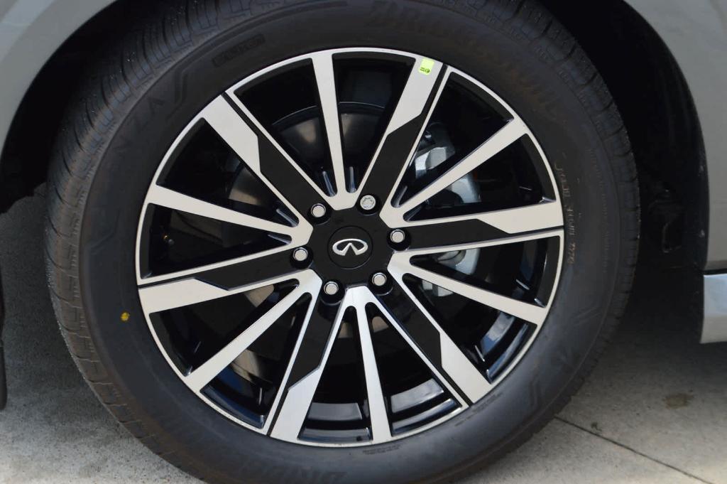new 2025 INFINITI QX80 car, priced at $107,774