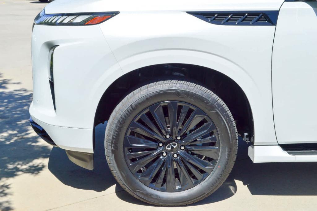 new 2025 INFINITI QX80 car, priced at $111,975