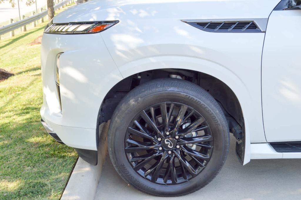 used 2025 INFINITI QX80 car, priced at $96,499