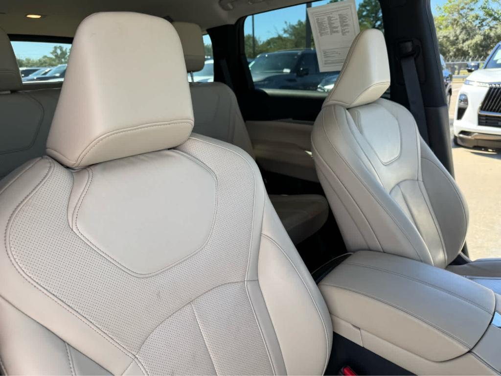 used 2025 INFINITI QX60 car, priced at $38,999