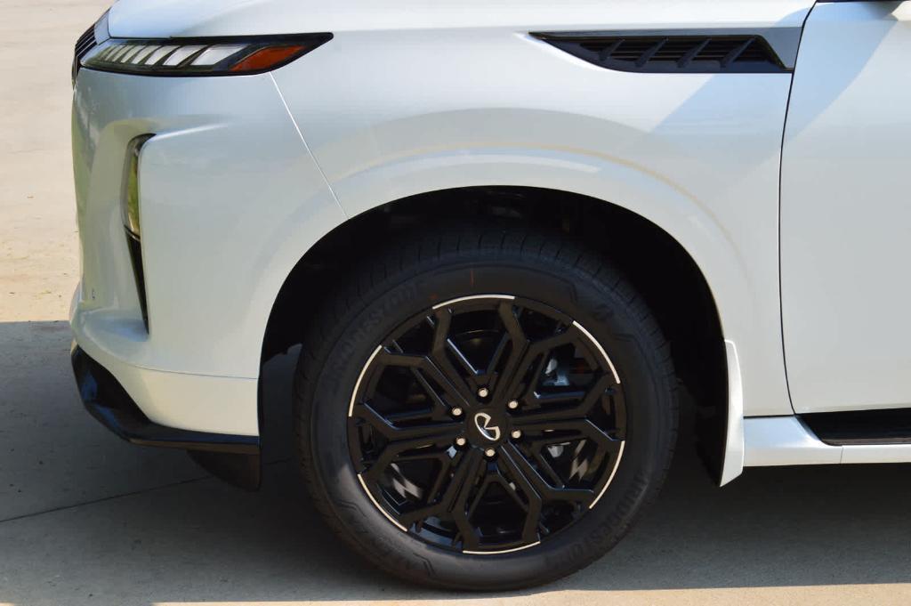 new 2026 INFINITI QX80 car, priced at $106,525