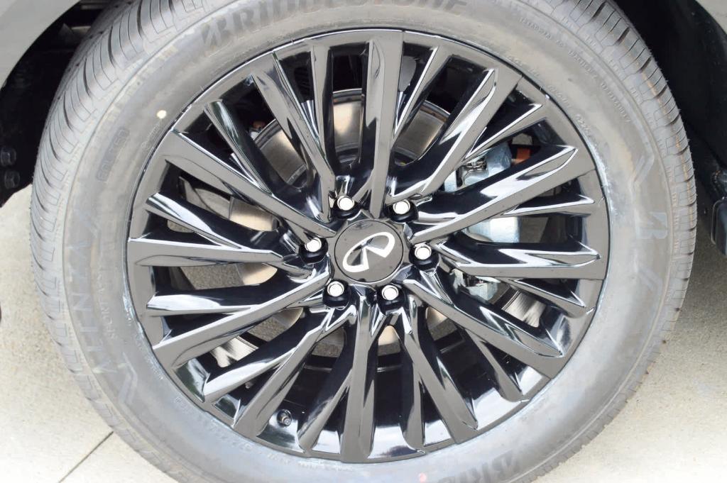 new 2025 INFINITI QX80 car, priced at $121,720