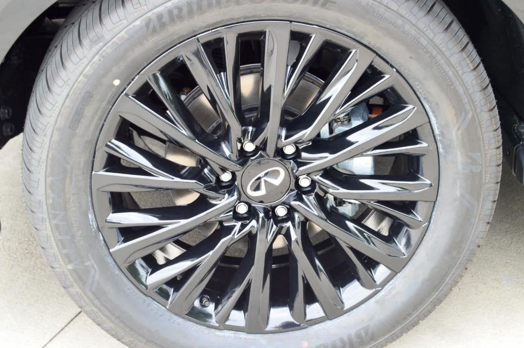 new 2025 INFINITI QX80 car, priced at $121,720