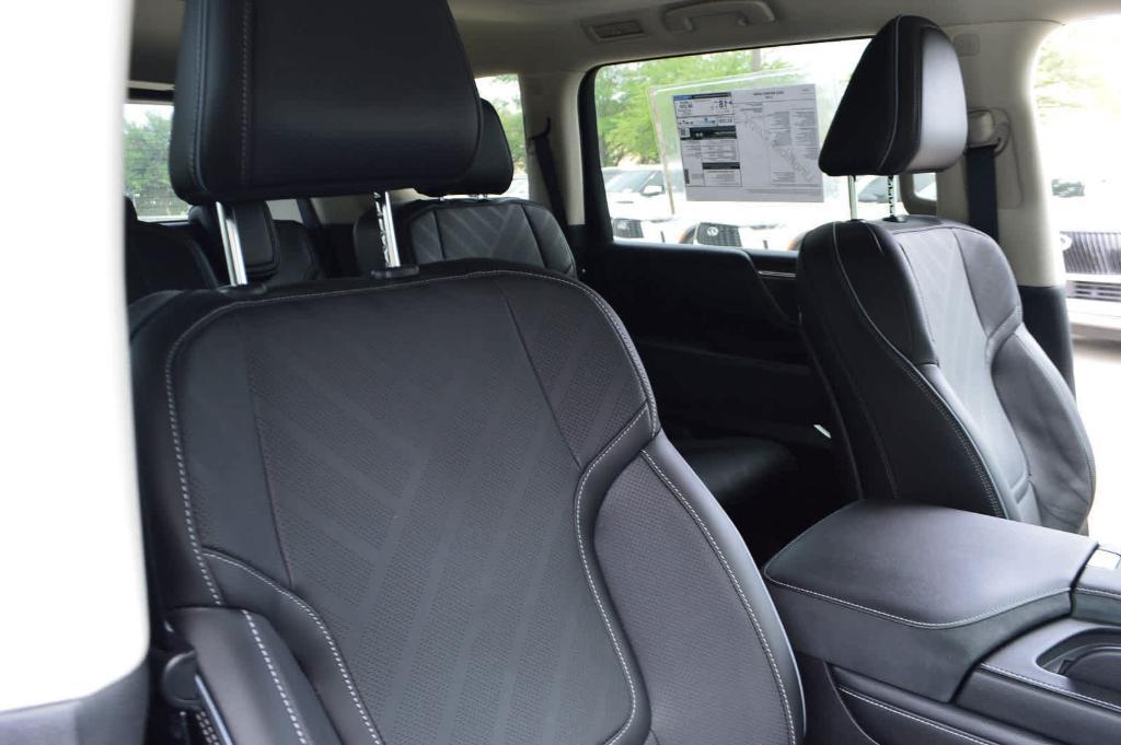 new 2025 INFINITI QX80 car, priced at $93,000