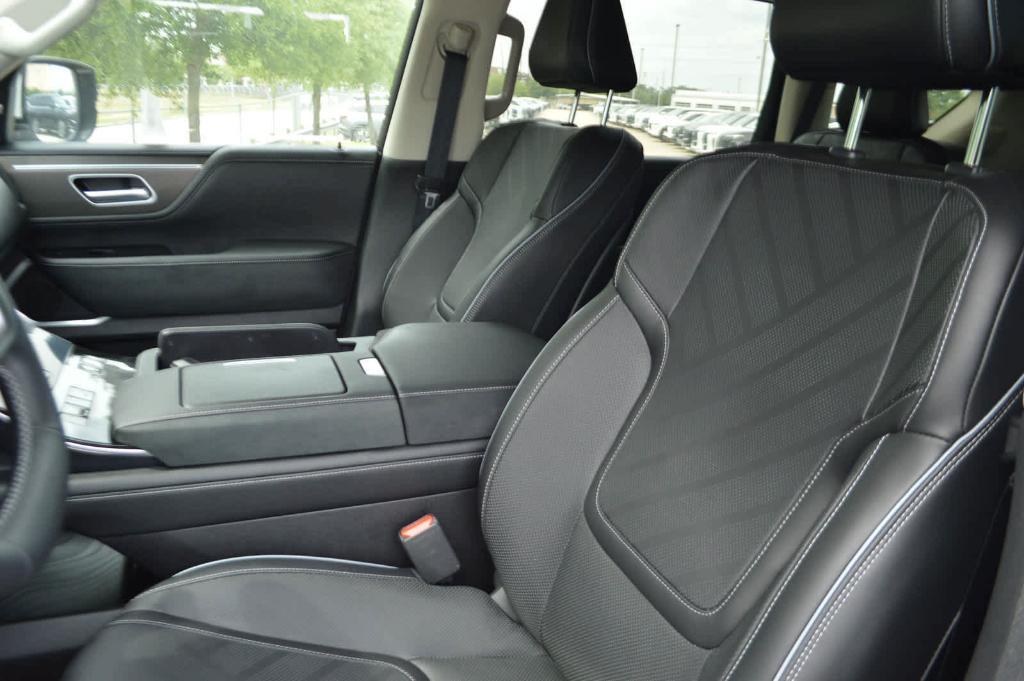 new 2025 INFINITI QX80 car, priced at $93,000