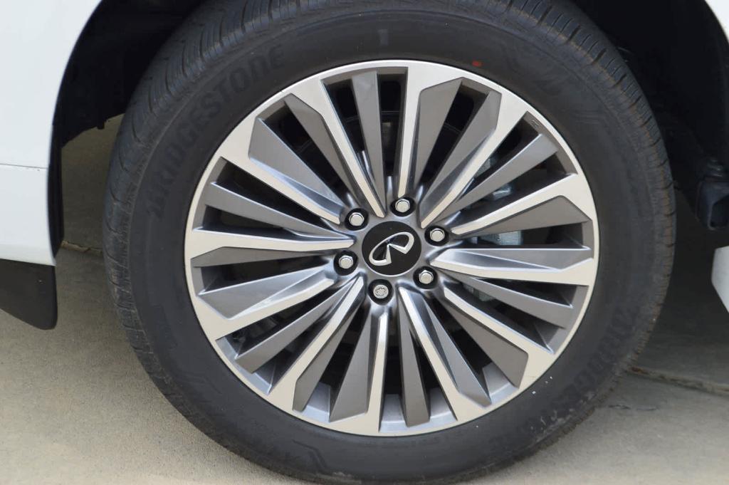 new 2025 INFINITI QX80 car, priced at $93,000