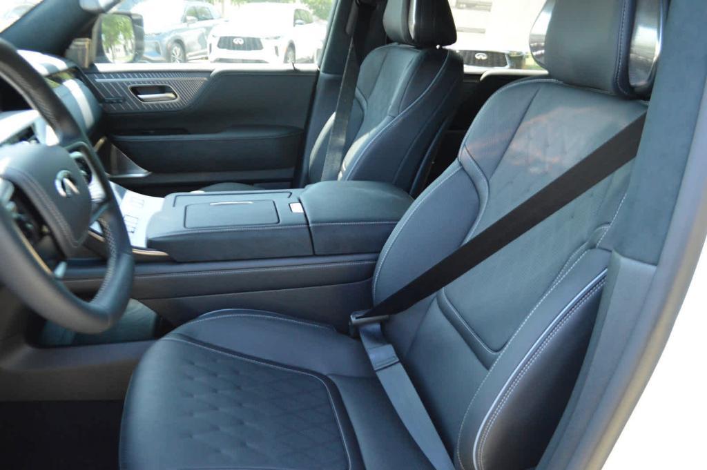 new 2025 INFINITI QX80 car, priced at $112,795