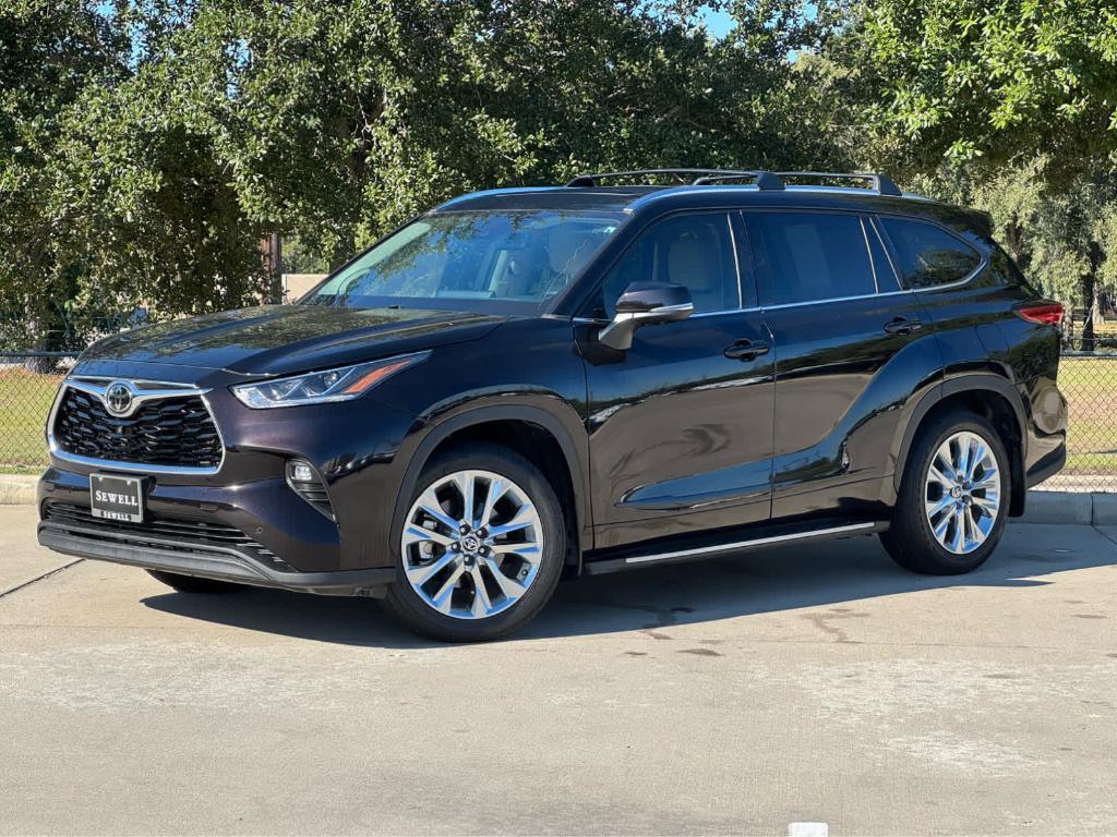 used 2021 Toyota Highlander car, priced at $33,899