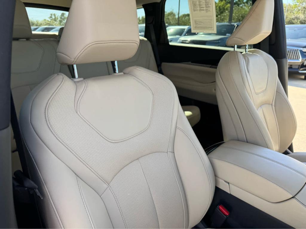 used 2025 INFINITI QX60 car, priced at $39,999