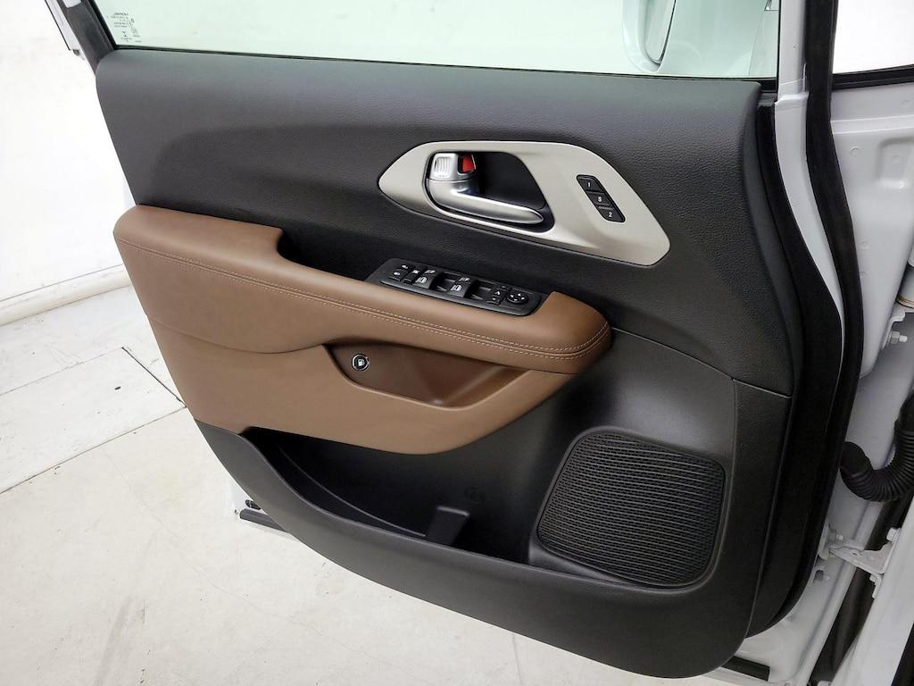 used 2021 Chrysler Pacifica Hybrid car, priced at $38,998