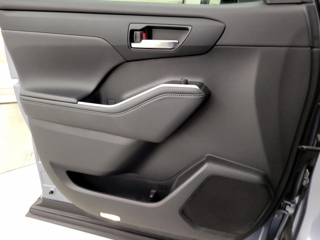 used 2021 Toyota Highlander car, priced at $31,998
