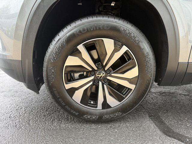 used 2024 Volkswagen Atlas car, priced at $35,990