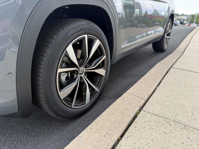 new 2025 Volkswagen Atlas car, priced at $51,357