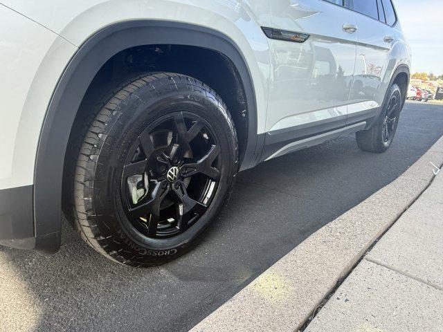 new 2025 Volkswagen Atlas car, priced at $49,076