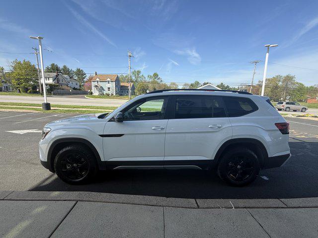 new 2025 Volkswagen Atlas car, priced at $49,076