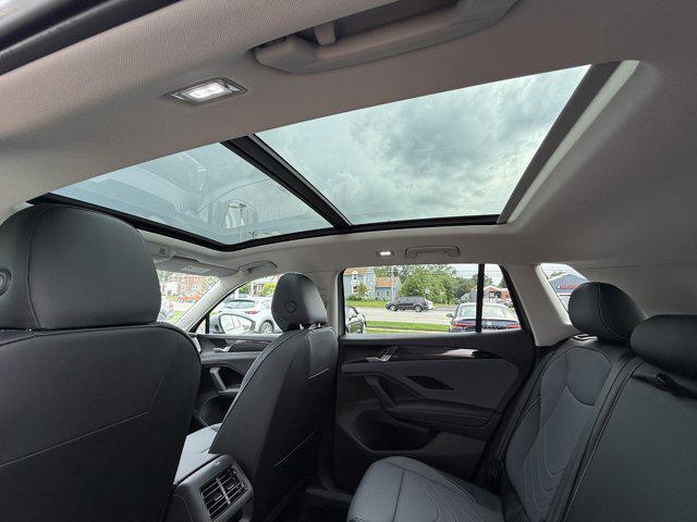 new 2025 Volkswagen Tiguan car, priced at $35,284
