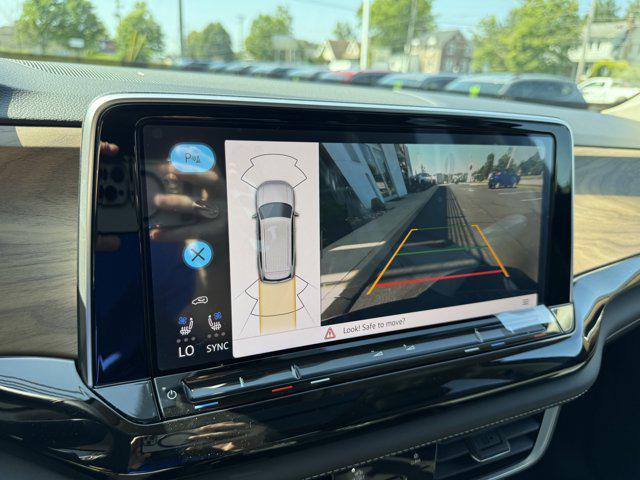 new 2025 Volkswagen Atlas car, priced at $42,960