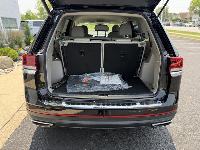 new 2025 Volkswagen Atlas car, priced at $39,961