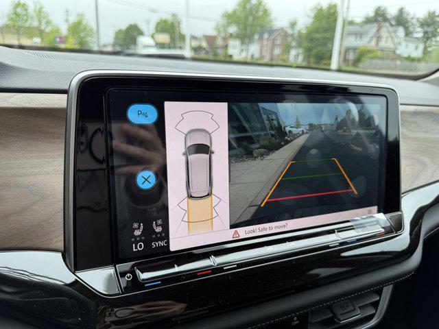new 2025 Volkswagen Atlas car, priced at $43,443