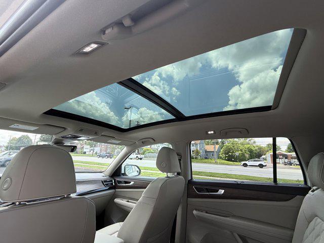 new 2025 Volkswagen Atlas car, priced at $53,666