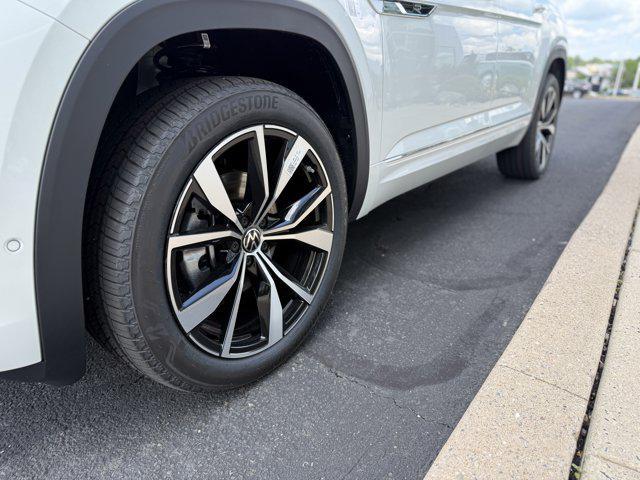 new 2025 Volkswagen Atlas car, priced at $53,666