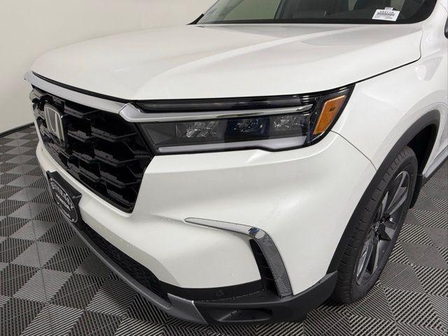 new 2025 Honda Pilot car, priced at $49,405