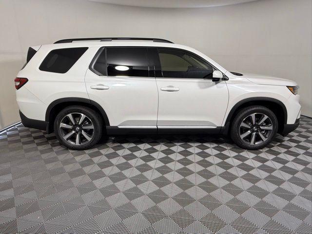 new 2025 Honda Pilot car, priced at $49,405