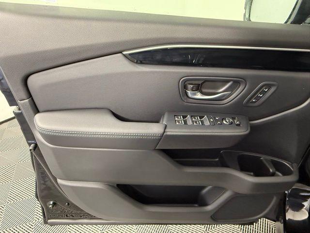 new 2025 Honda Pilot car, priced at $52,995