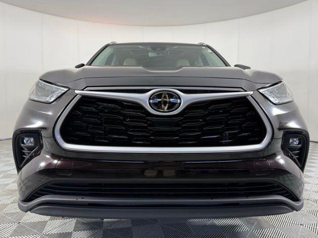 used 2022 Toyota Highlander car, priced at $30,684