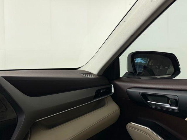 used 2022 Toyota Highlander car, priced at $30,684