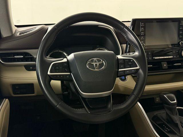 used 2022 Toyota Highlander car, priced at $30,684