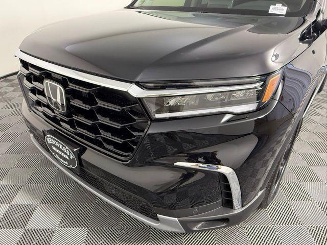 new 2025 Honda Pilot car, priced at $52,995