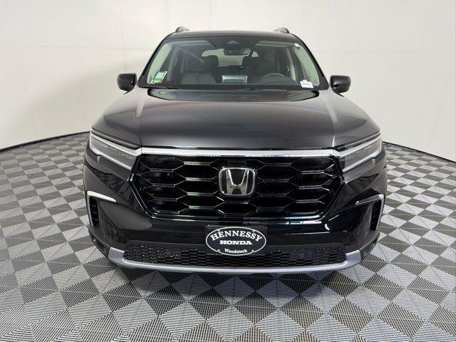 new 2025 Honda Pilot car, priced at $52,995