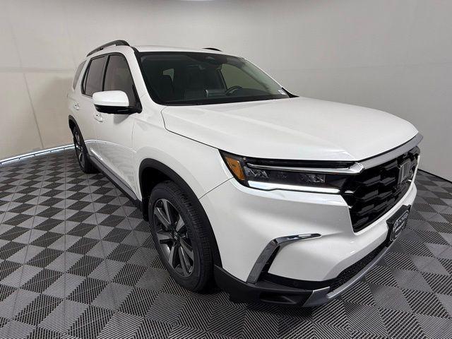 new 2025 Honda Pilot car, priced at $54,985