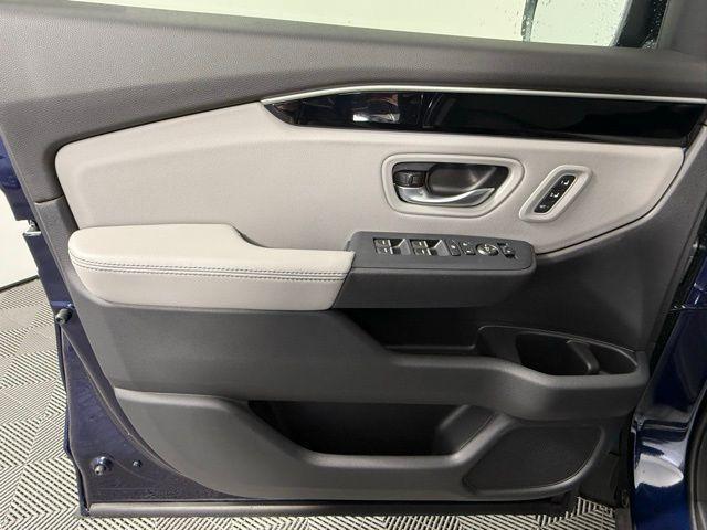 new 2025 Honda Pilot car, priced at $48,950