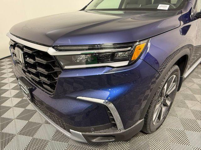 new 2025 Honda Pilot car, priced at $48,950