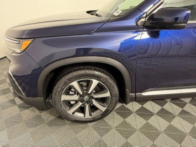 new 2025 Honda Pilot car, priced at $48,950