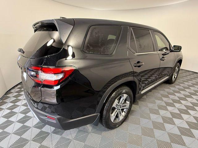 new 2025 Honda Pilot car, priced at $44,950