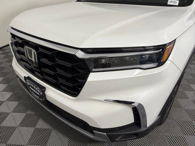 new 2025 Honda Pilot car, priced at $51,850