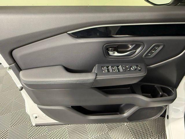 new 2025 Honda Pilot car, priced at $51,850