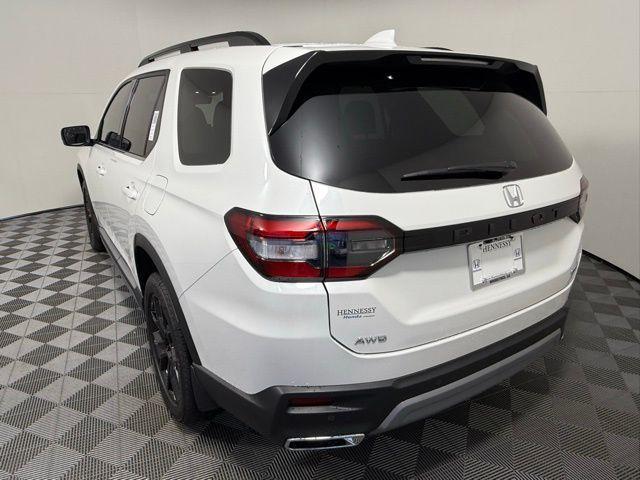 new 2025 Honda Pilot car, priced at $51,850