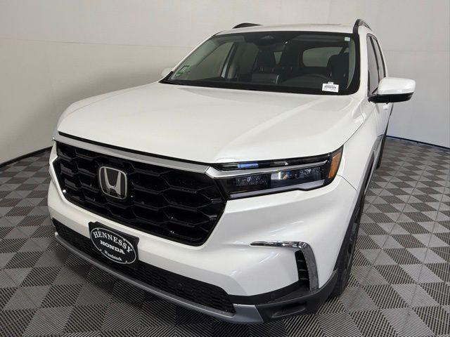 new 2025 Honda Pilot car, priced at $51,850