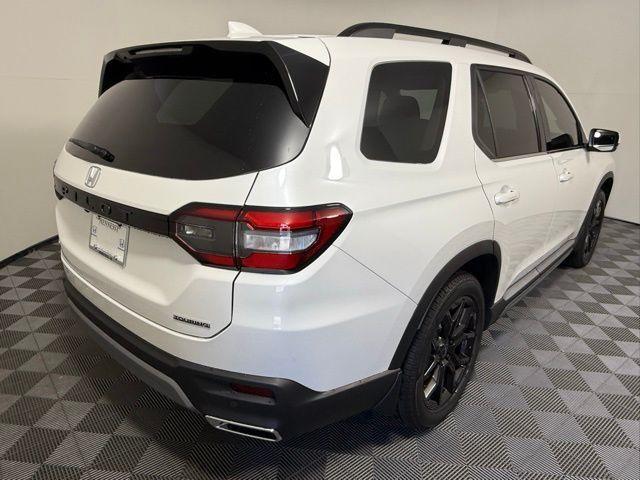 new 2025 Honda Pilot car, priced at $51,850