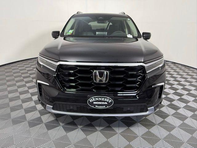 new 2025 Honda Pilot car, priced at $50,895