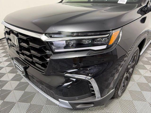 new 2025 Honda Pilot car, priced at $50,895