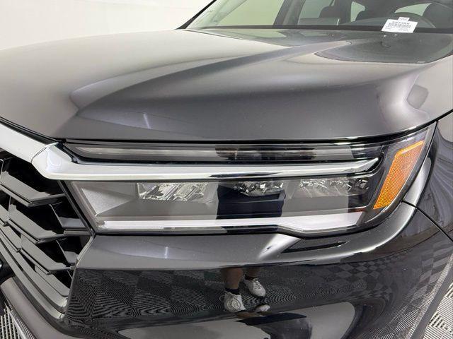 new 2025 Honda Pilot car, priced at $50,895